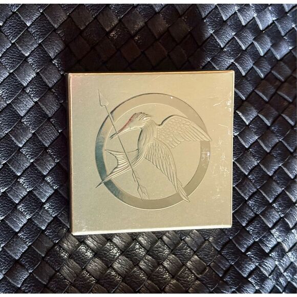 STORYBOOK COSMETICS - NWOT World of  Hunger Games Pressed Powder/"Girl on Fire" - Picture 10 of 15